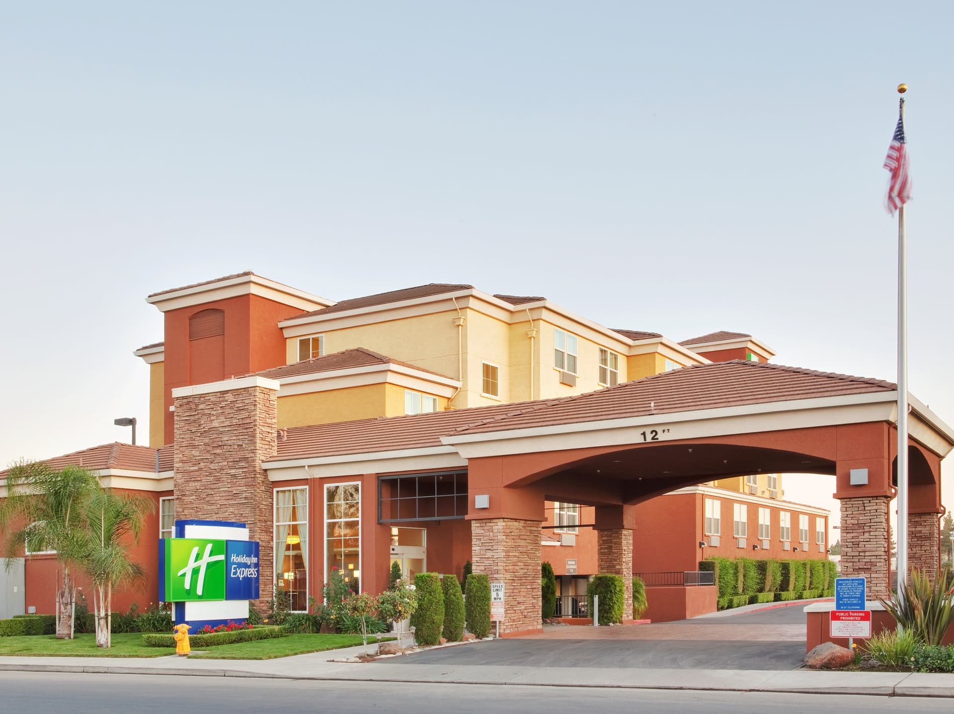 Holiday Inn Express Sacramento - Capitol Area в Западный Сакраменто, CA
