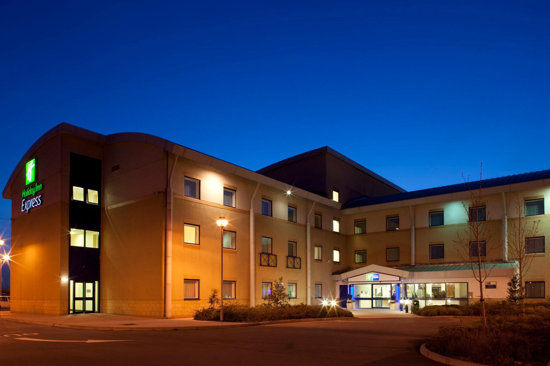 Holiday Inn Express Cardiff Airport a Barry, GB3