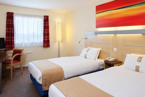 Holiday Inn Express Cardiff Airport a Barry, GB3