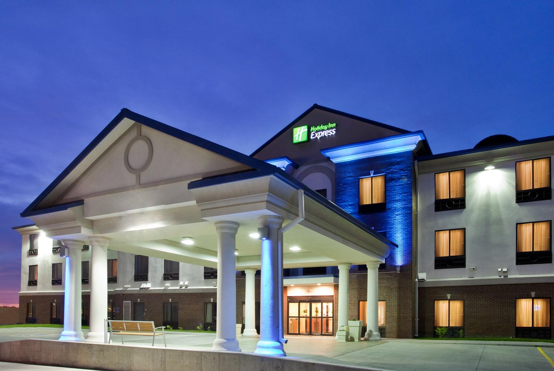 Holiday Inn Express Hotel & Suites Mcpherson ใน แมคเฟอร์สัน, KS