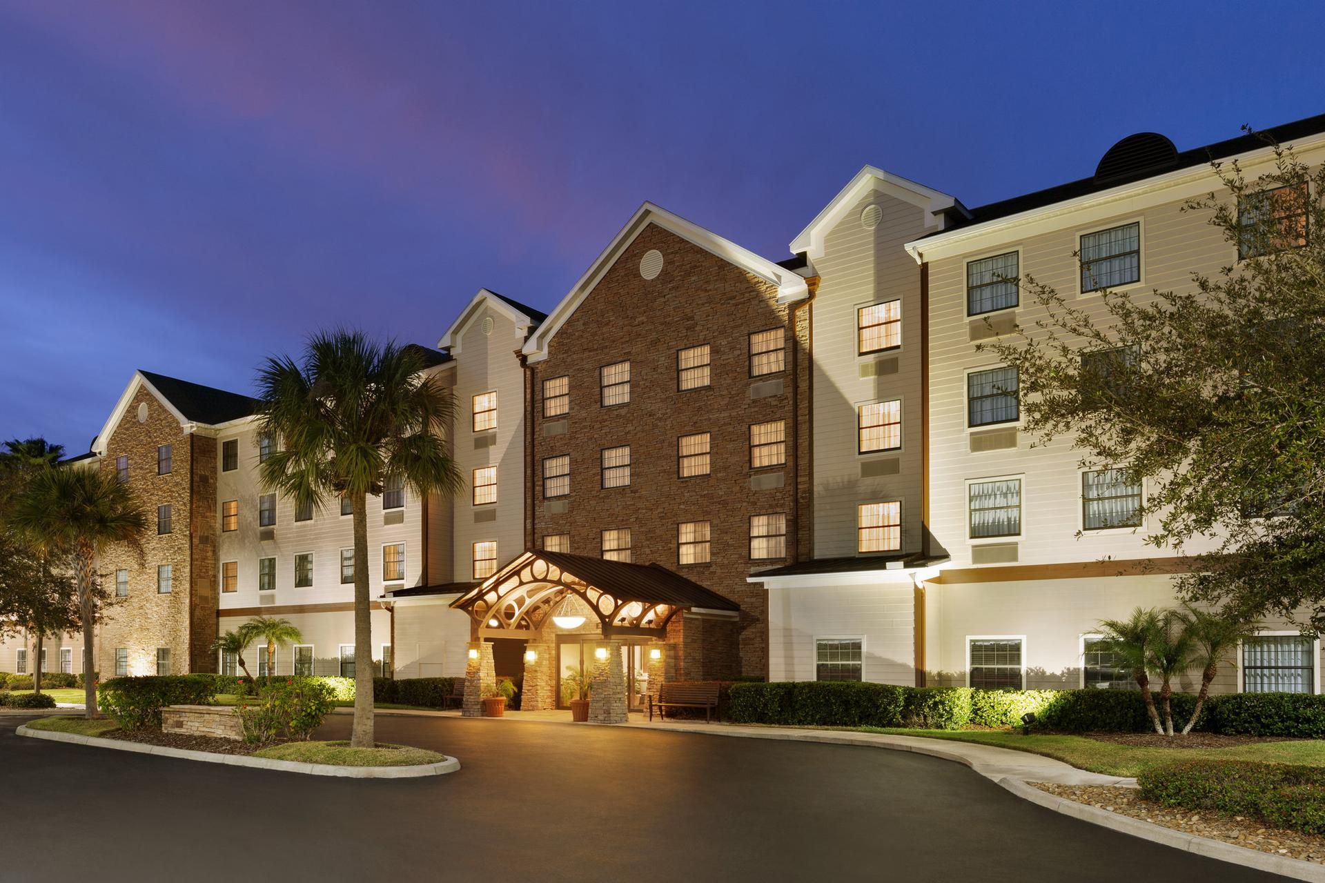 Staybridge Suites Tampa East- Brandon в Тампа, FL