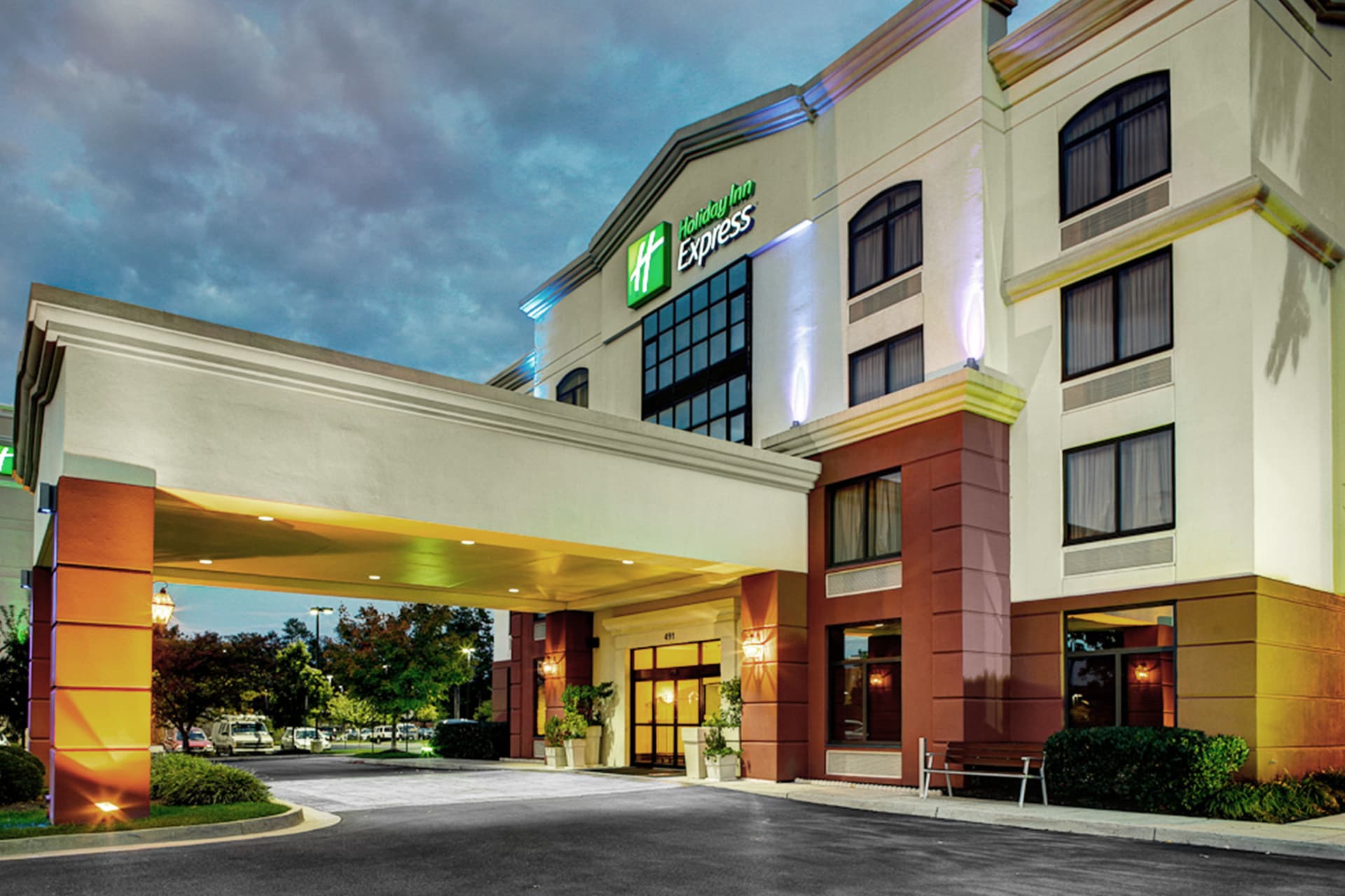 Holiday Inn Express Richmond Airport в Сэндстон, VA