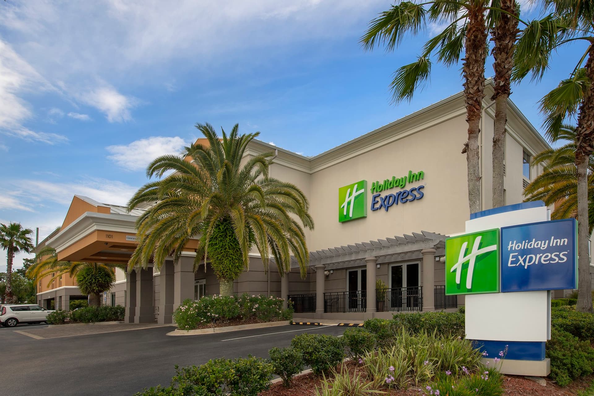 Holiday Inn Express Jacksonville Beach в Джэксонвилл Бич, FL
