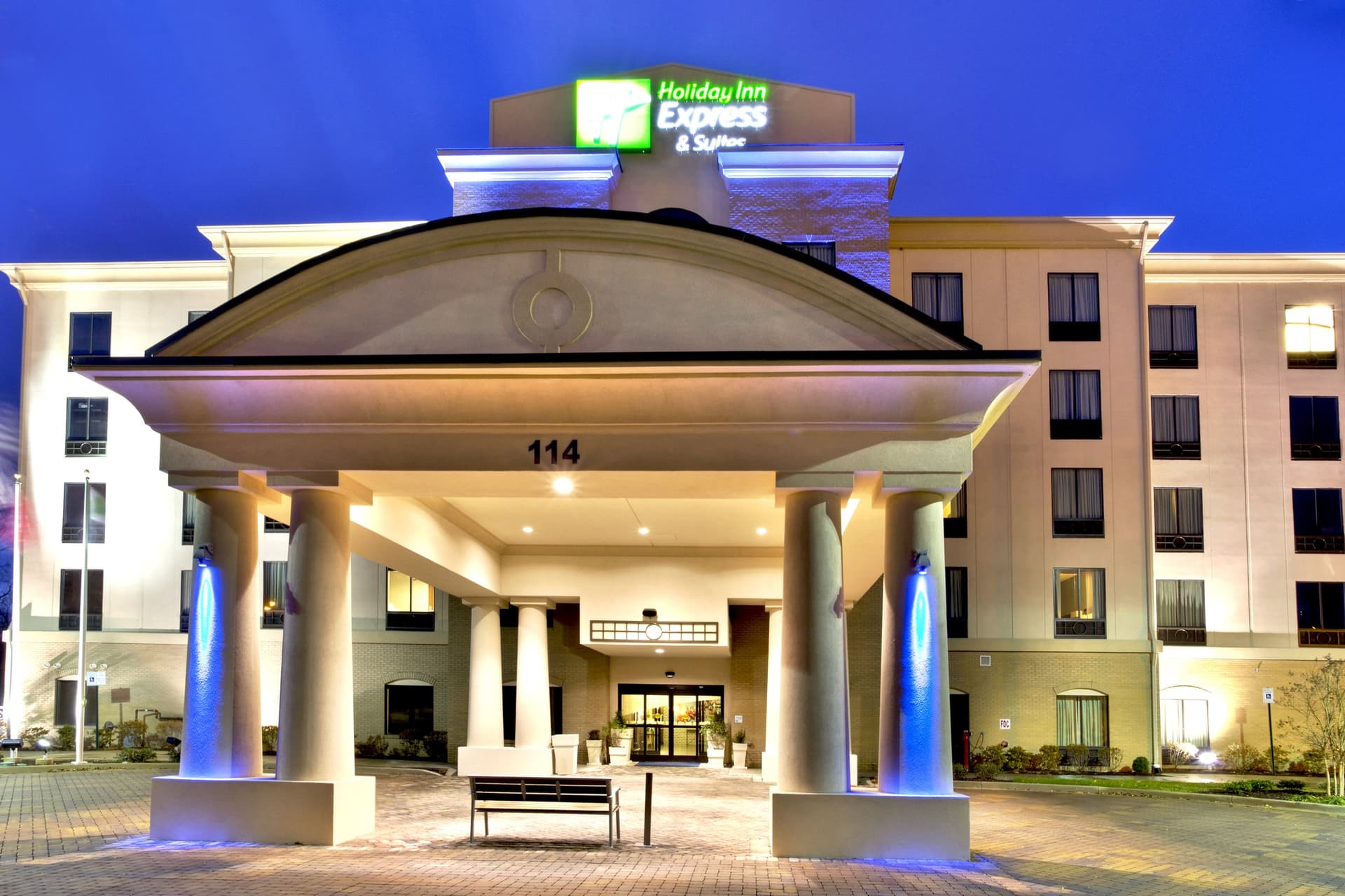 Holiday Inn Express & Suites Oak Ridge в Оук-Ридж, TN