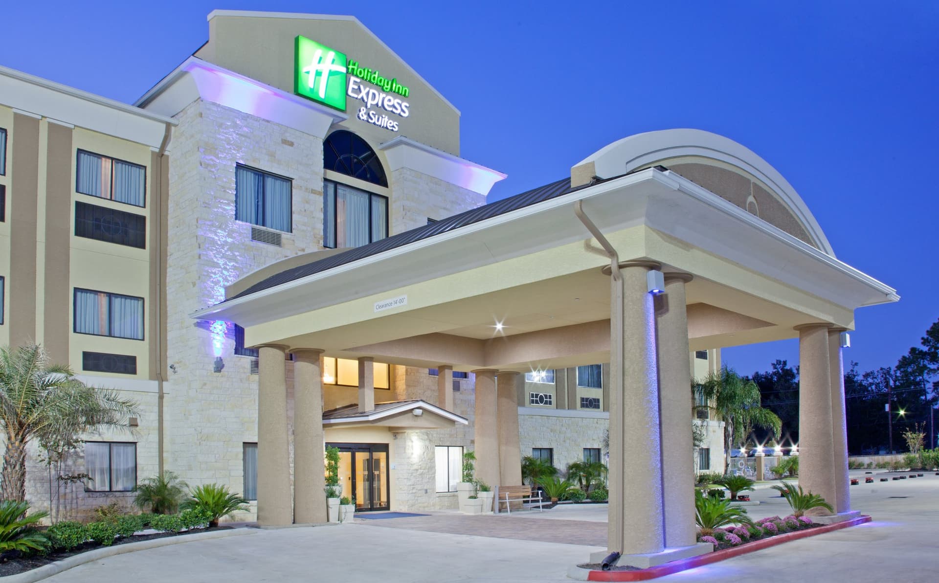 Holiday Inn Express Hotel & Suites Beaumont NW в Бомонт, TX