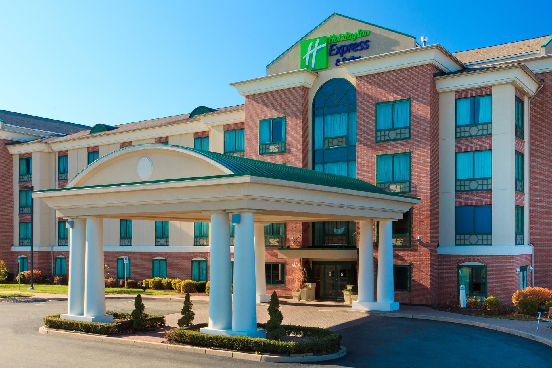 Holiday Inn Express & Suites Warwick-Providence (Airport) в Уорик, RI