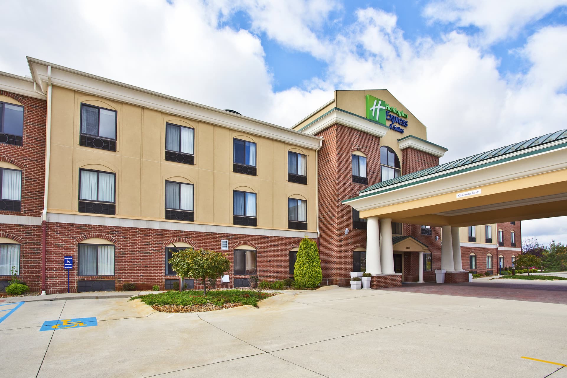 고센, IN의 Holiday Inn Express Hotel & Suites Goshen