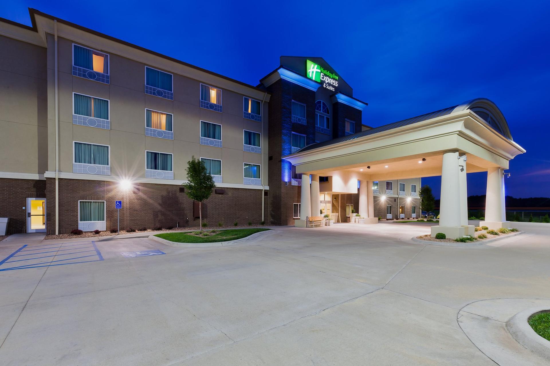 Holiday Inn Express & Suites - Salina в Салина, KS