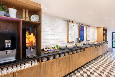 馬瑟韋爾, GB2 的 Holiday Inn Express Strathclyde Park M74, JCT.5