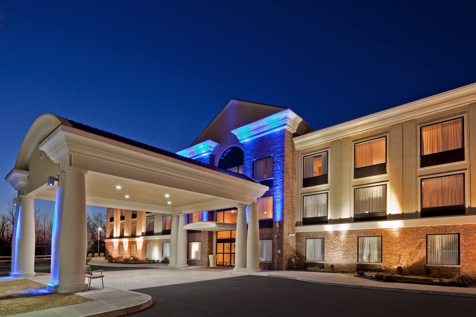 Holiday Inn Express Hotel & Suites Clifton Park в Клифтон-Парк, NY