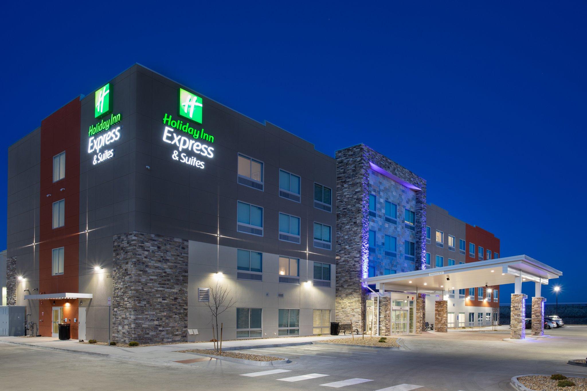 Holiday Inn Express & Suites Denver NE - Brighton image
