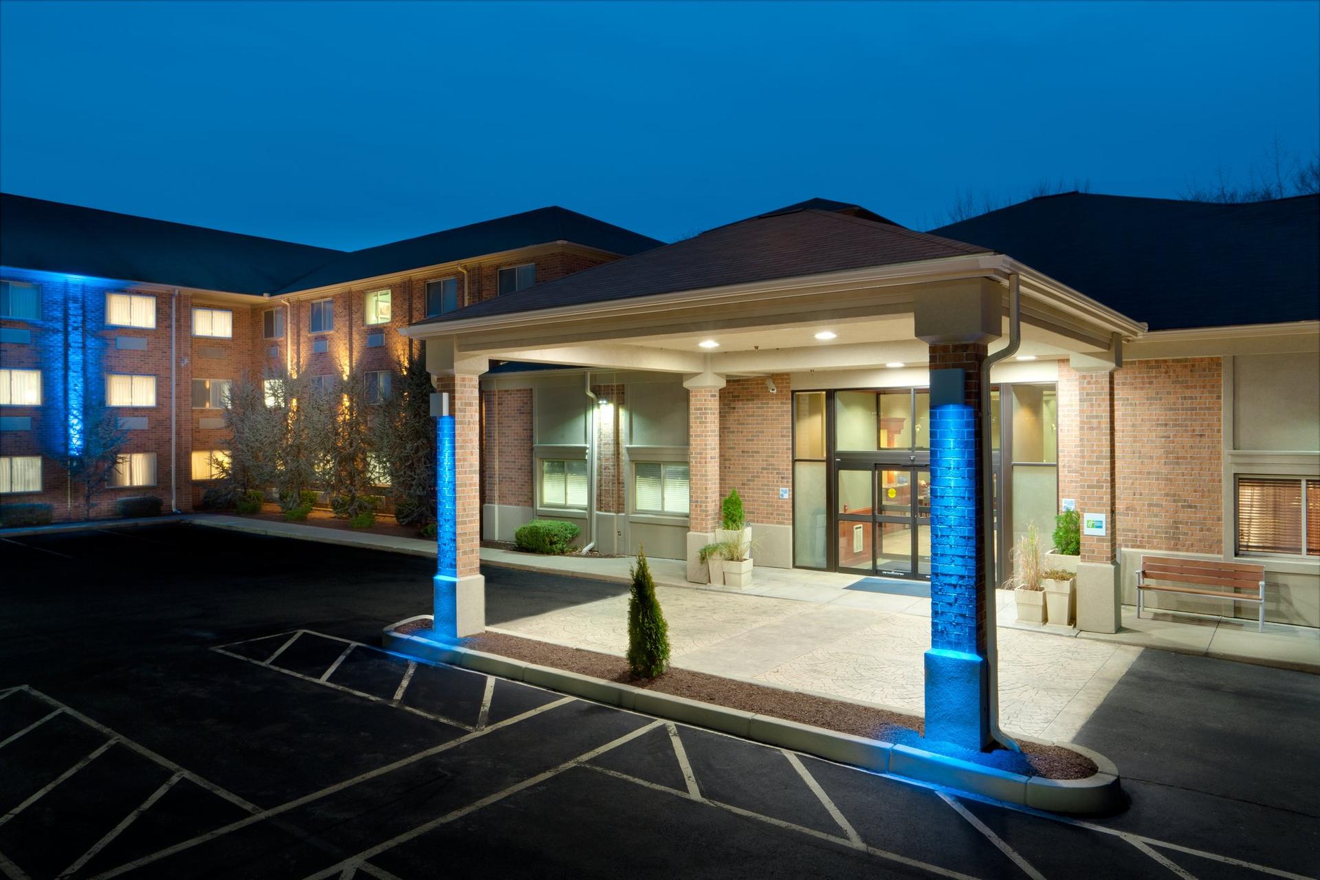 Holiday Inn Express & Suites Smithfield в Смитфилд, RI