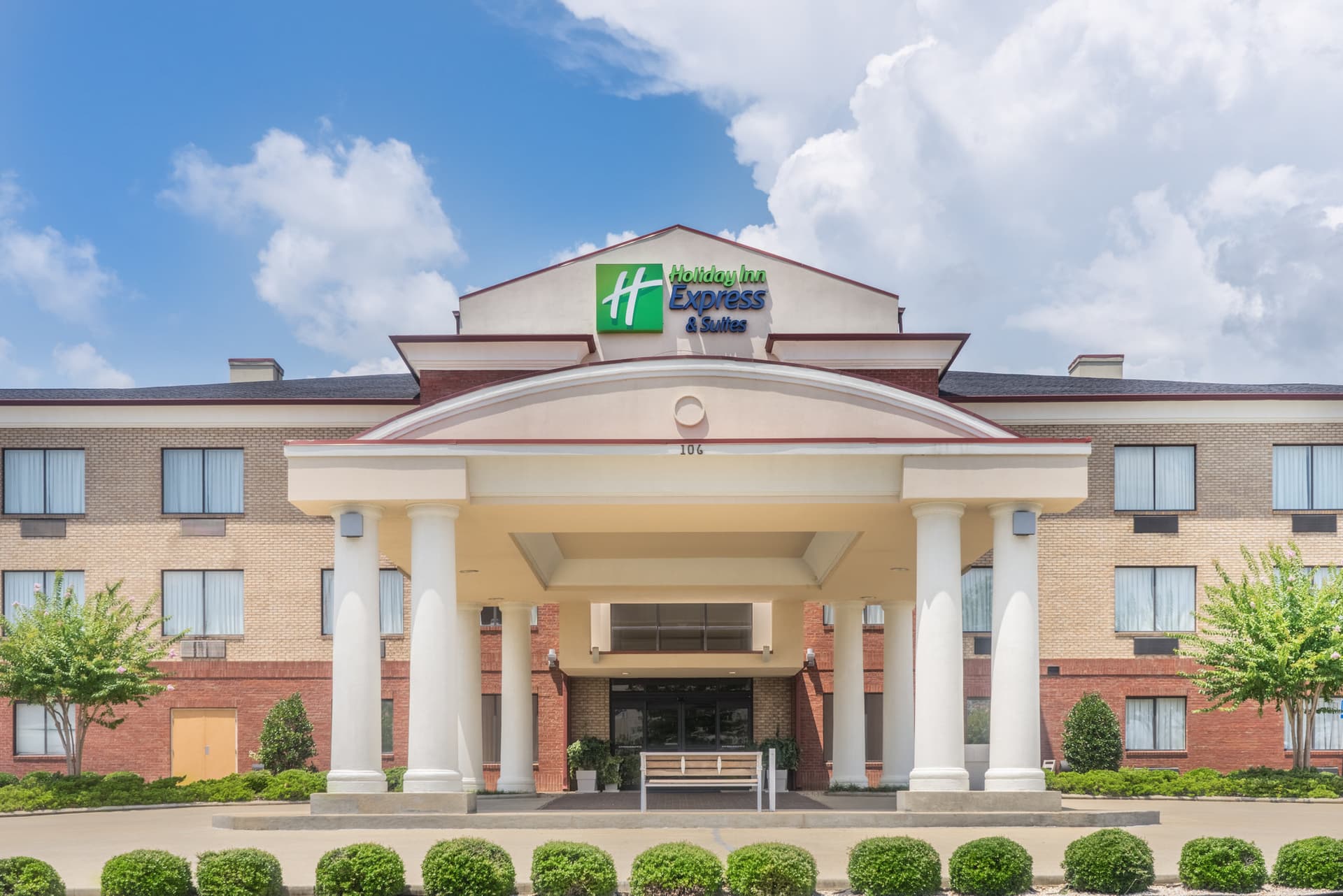 Holiday Inn Express Hotel & Suites Gadsden W-Near Attalla в Гадсден, AL