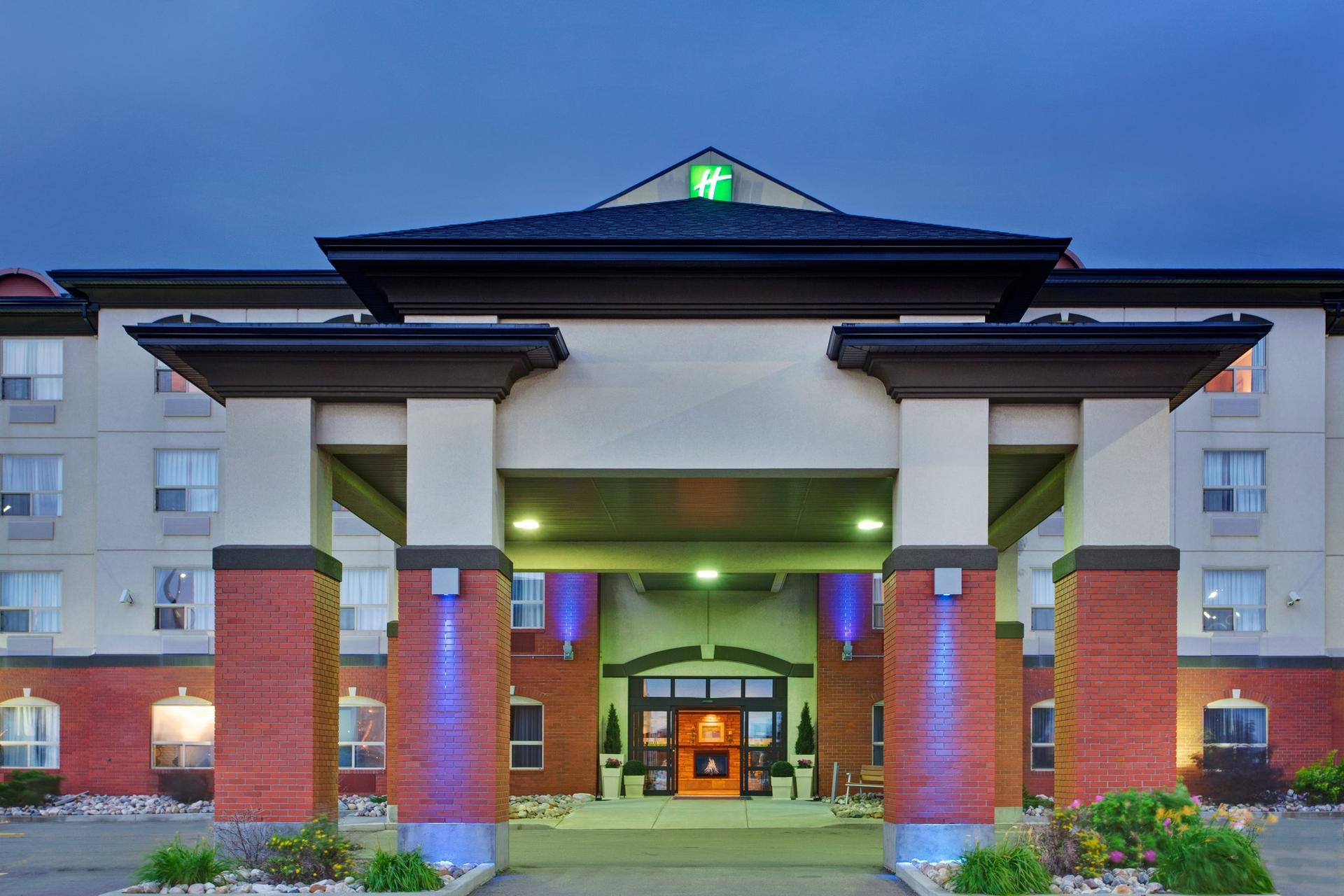 Holiday Inn Express Hotel & Suites Sherwood Park-Edmonton Area в Эдмонтон, AB