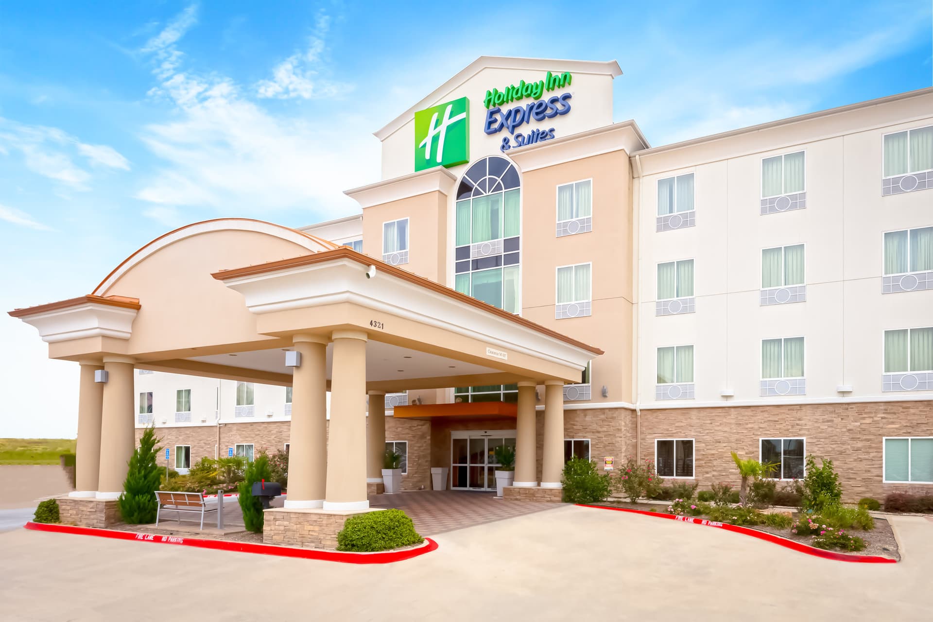 Holiday Inn Express & Suites Dallas W - I-30 Cockrell Hill ใน ดัลลัส, TX