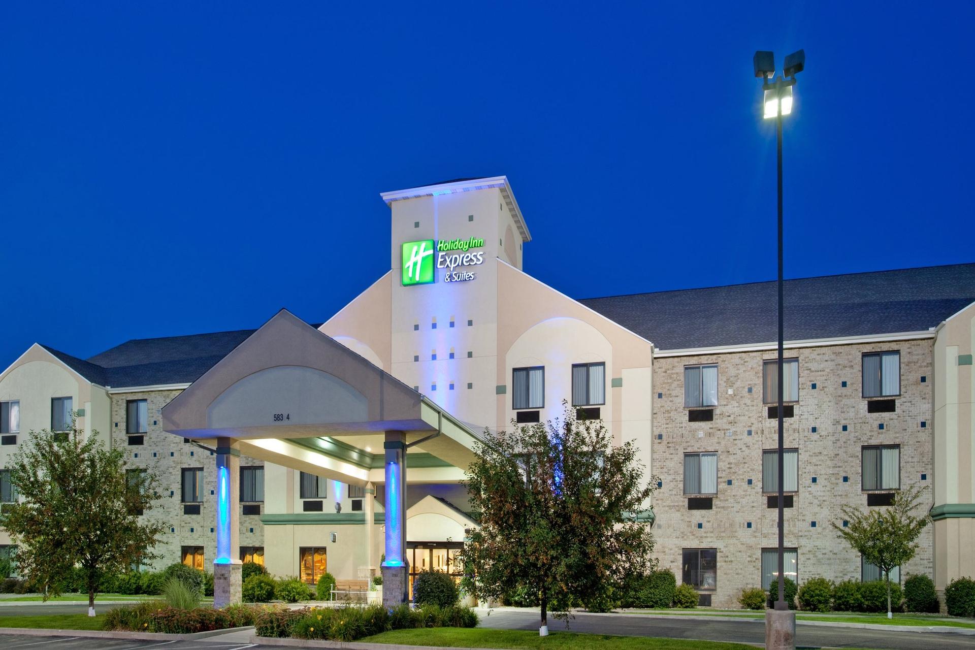 Holiday Inn Express Hotel & Suites Elkhart-South ใน เอลคาร์ท, IN