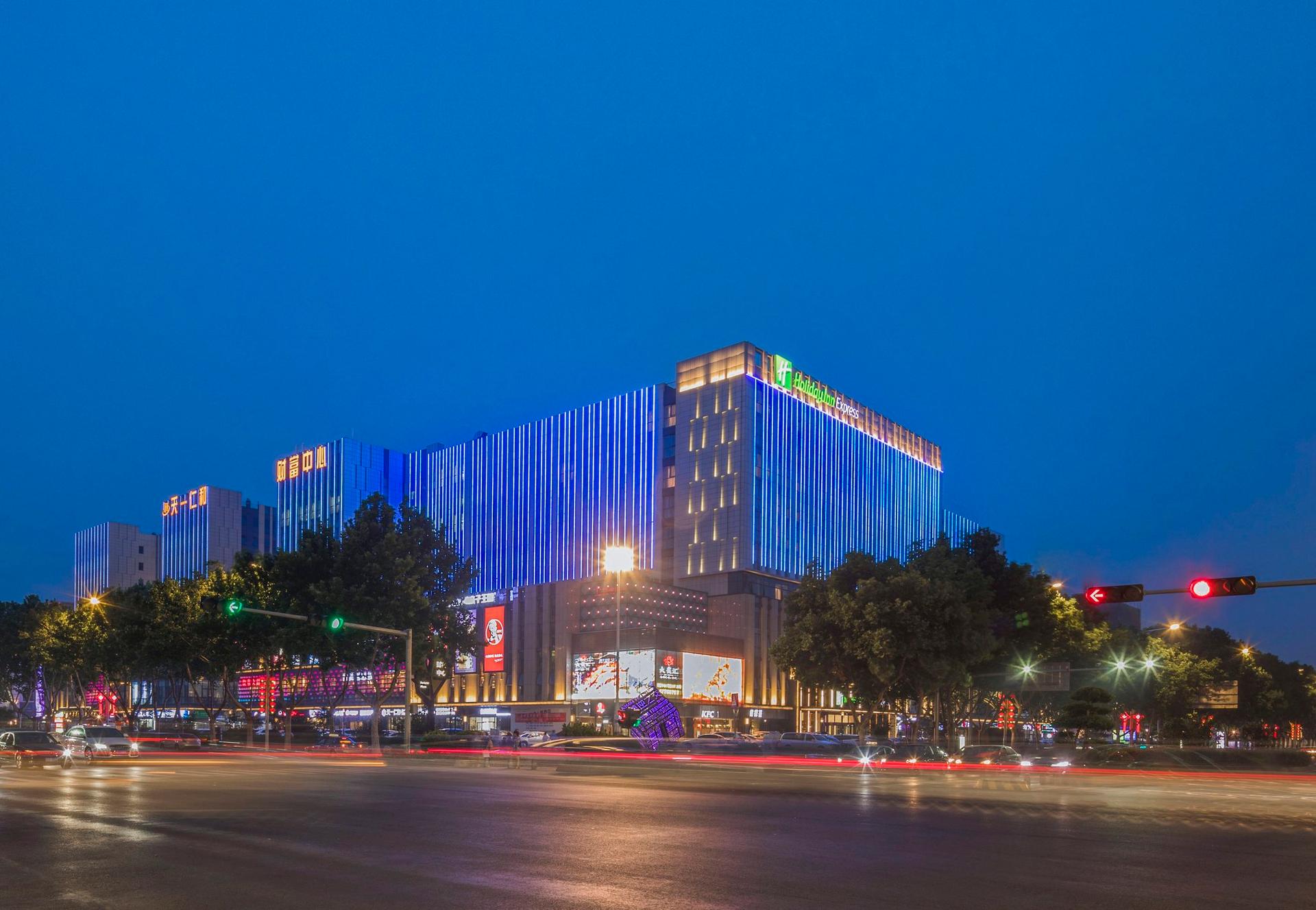 Holiday Inn Express Qingdao Chengyang Central в Циндао, CN