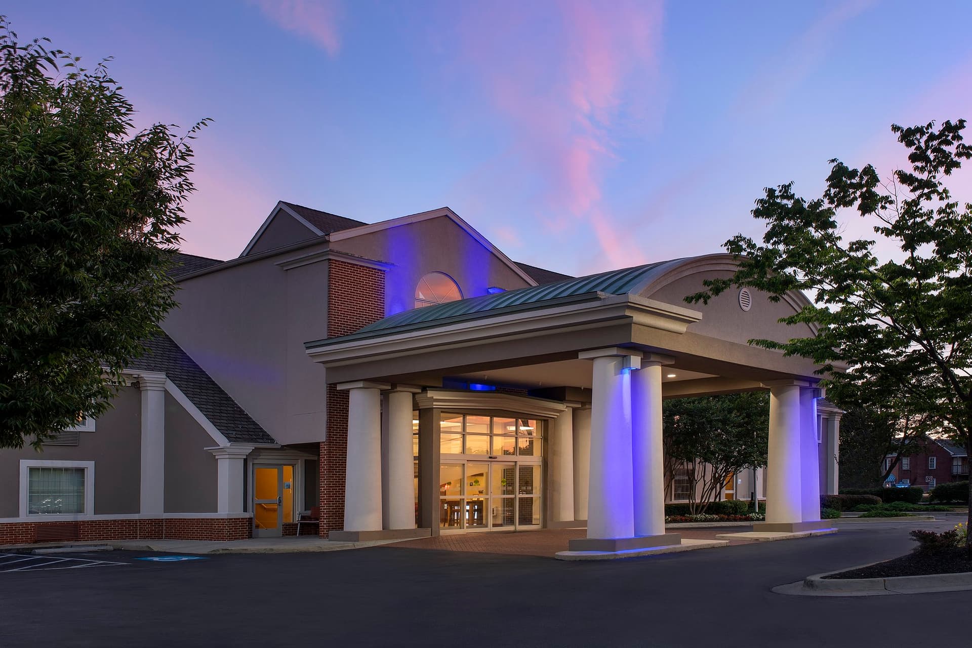 Holiday Inn Express & Suites Annapolis в Аннаполис, MD