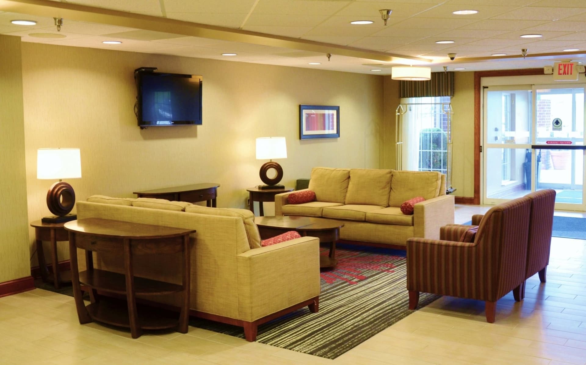 Holiday Inn Express Hotel & Suites Center Township в Монака, PA