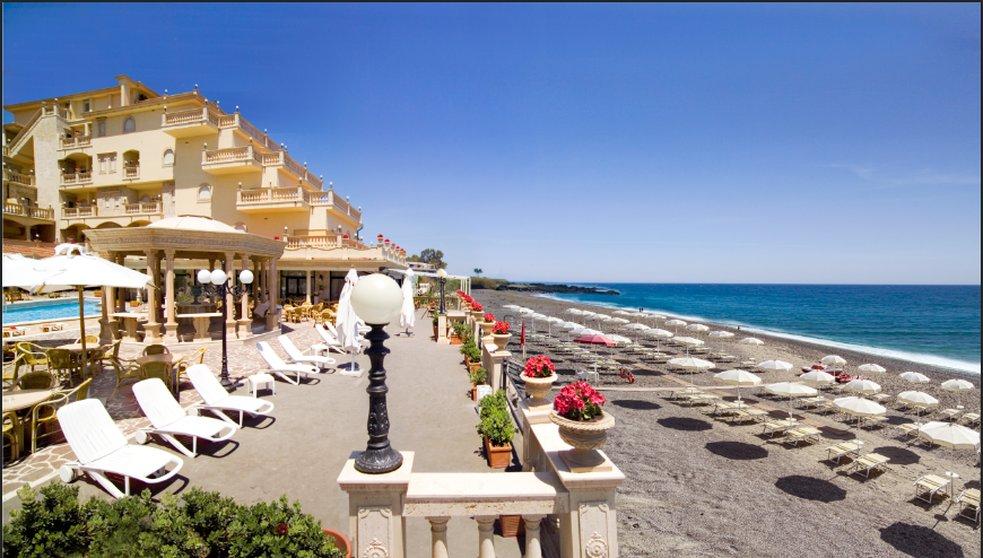 Hellenia Yachting Hotel ใน Giardini Naxos, IT