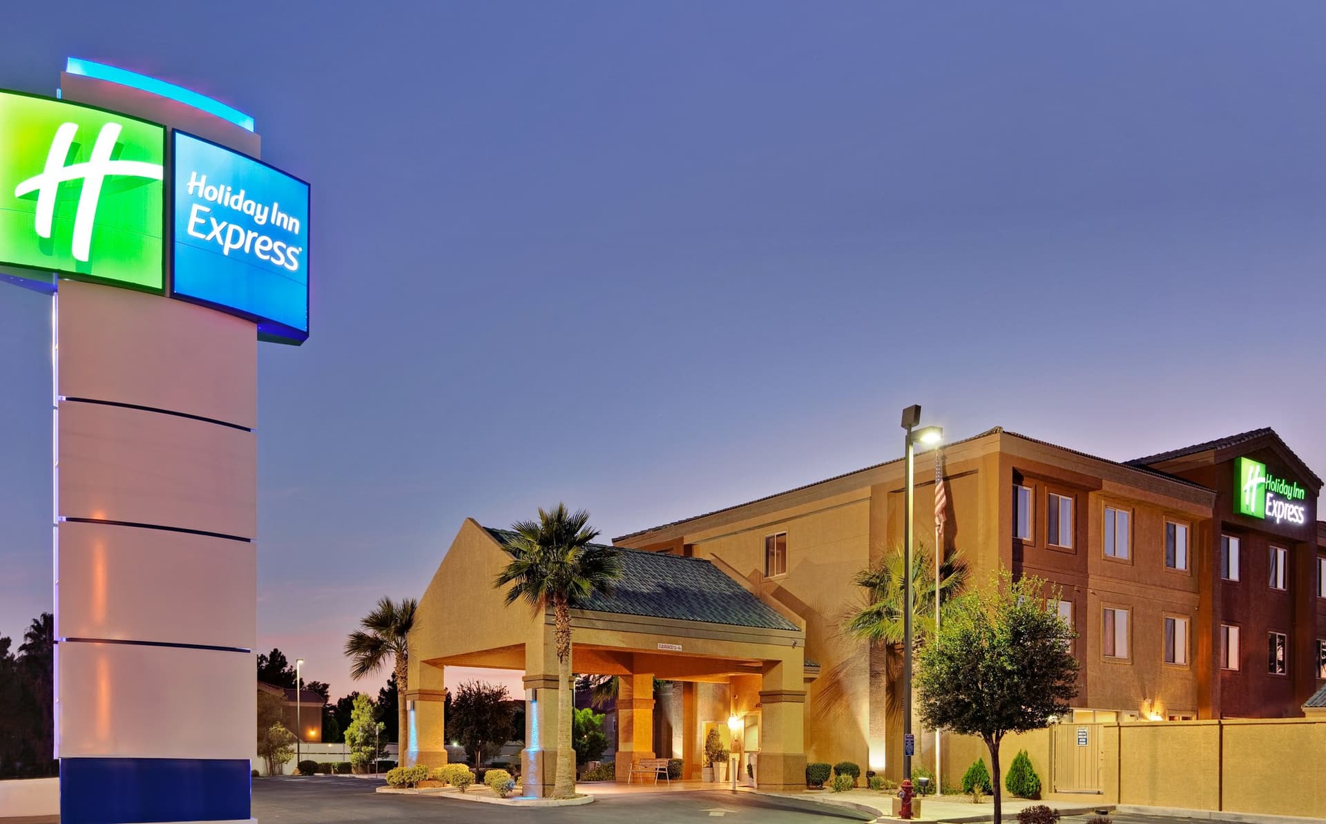 Holiday Inn Express Las Vegas-Nellis в Лас-Вегас, NV