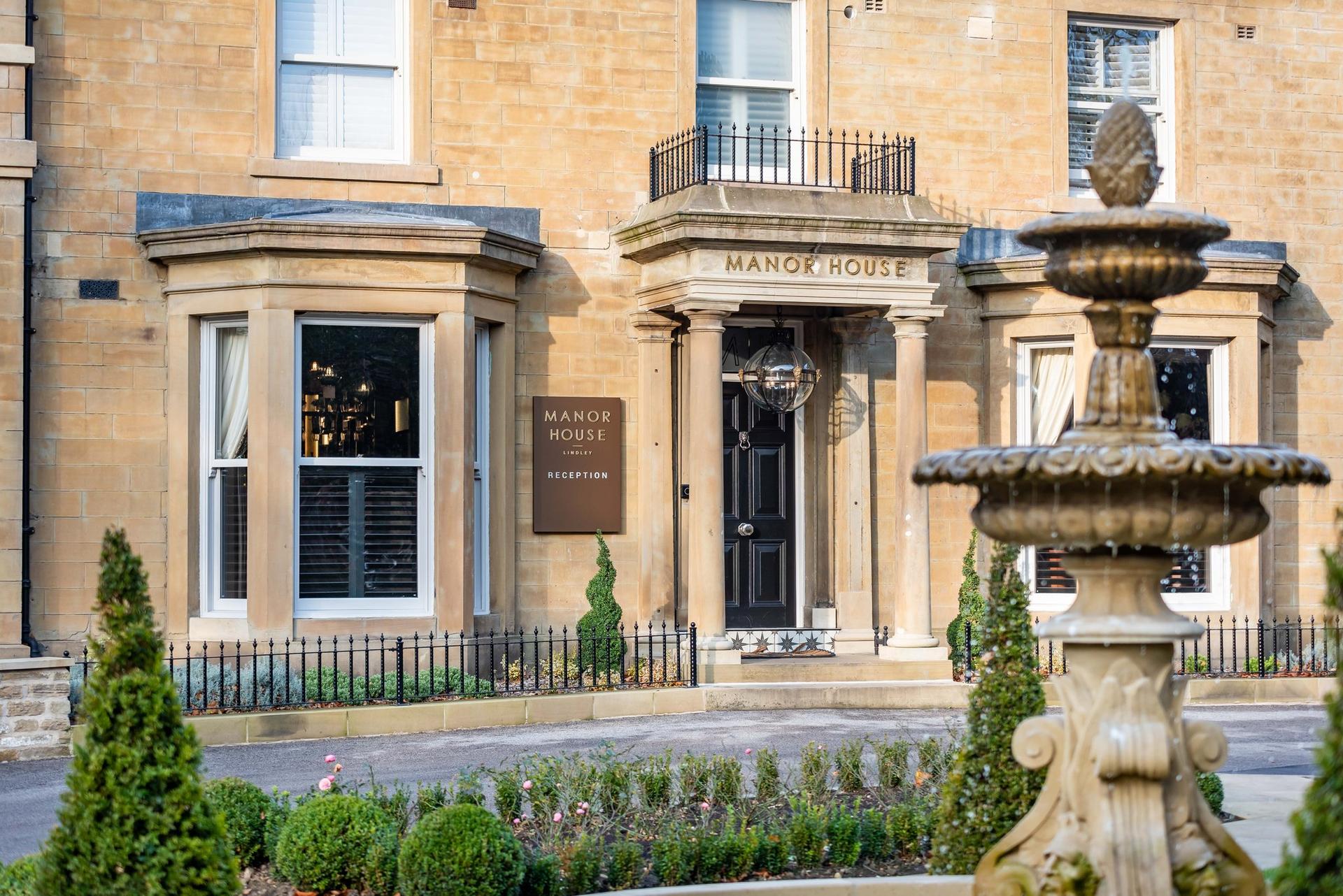 Manor House Lindley в Huddersfield, GB1