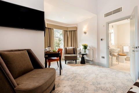 Stratford-upon-Avon, GB1 的 Burnside Hotel