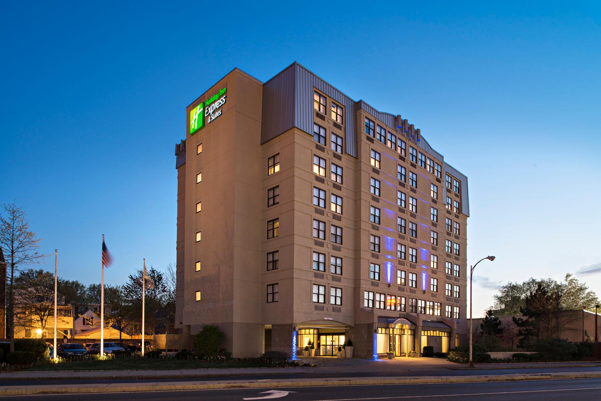 Holiday Inn Express & Suites Boston - Cambridge в Кембридж, MA