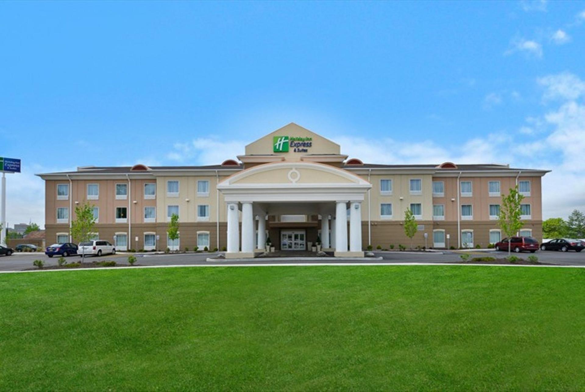 Holiday Inn Express Hotel & Suites Utica в Ютика, NY