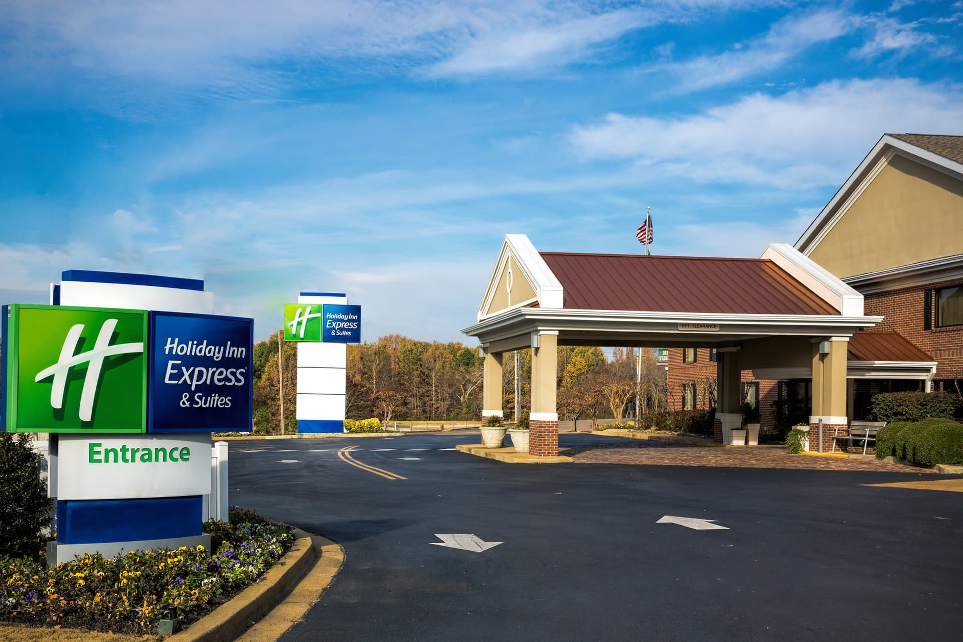 Holiday Inn Express Hotel & Suites Corinth в Коринф, MS