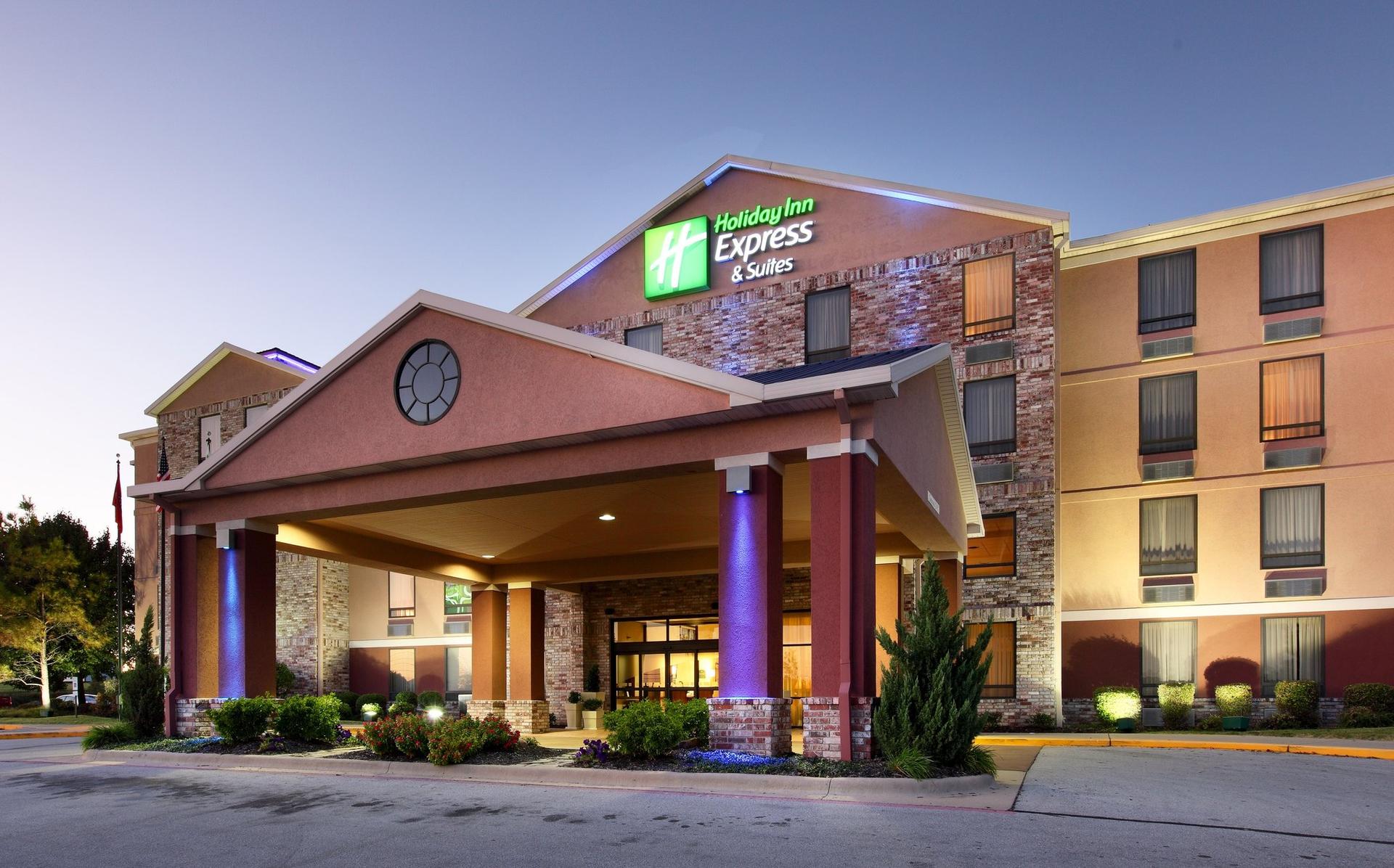 Holiday Inn Express Hotel & Suites Harrison ใน แฮร์ริสัน, AR