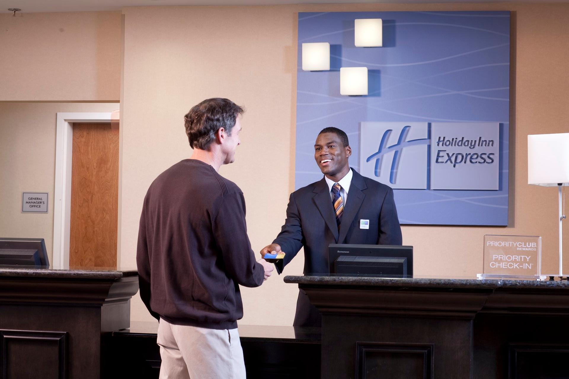 Holiday Inn Express Hotel & Suites - Newton ใน นิวตัน, KS