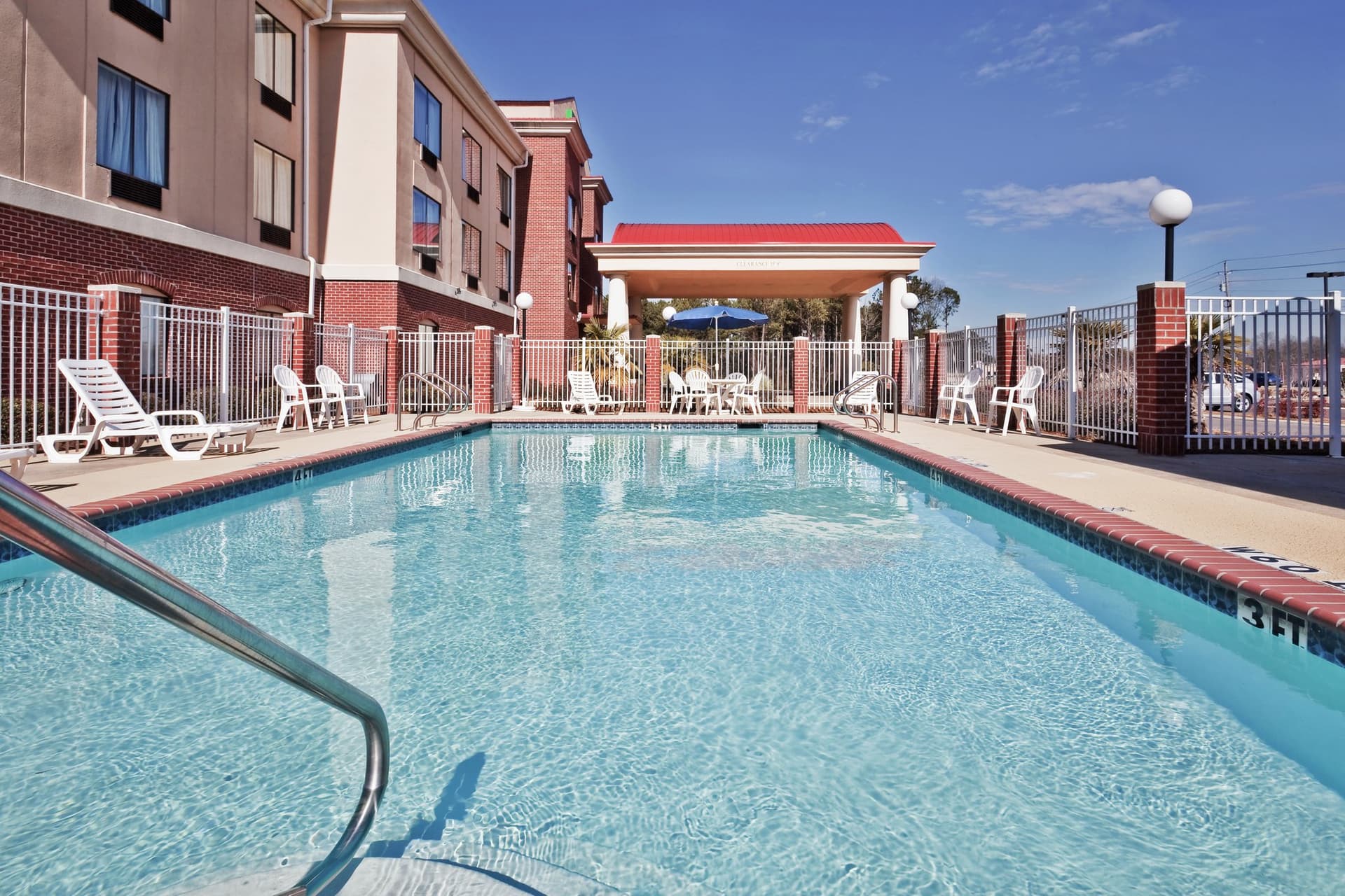 Holiday Inn Express Hotel & Suites Forest в Лес, MS