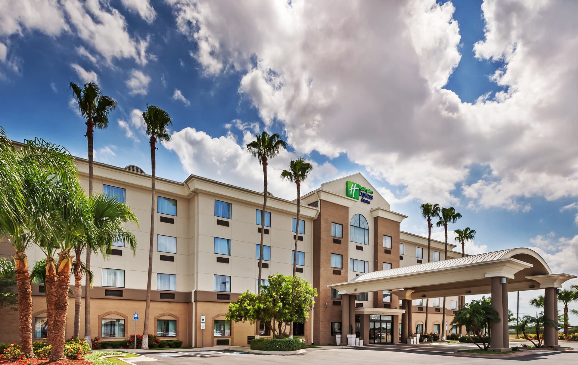 Holiday Inn Express Hotel & Suites Pharr в Фарр, TX