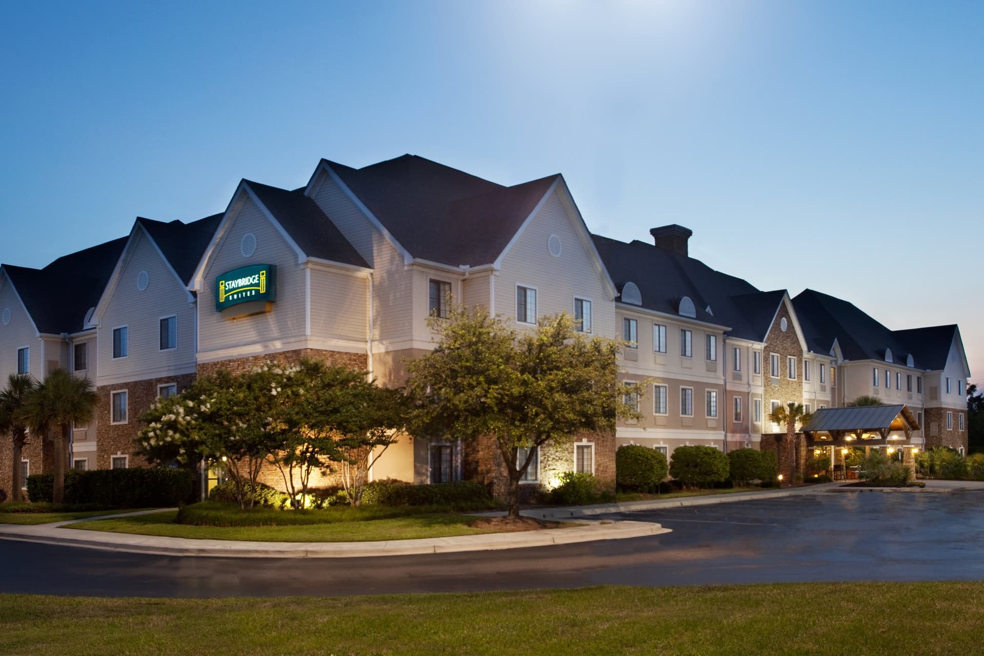 Staybridge Suites Myrtle Beach Fantasy Harbour в Миртл-Бич, SC