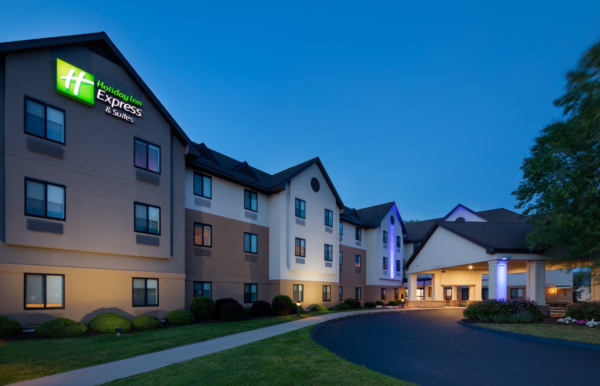 Holiday Inn Express Hotel & Suites Bradley Airport в Виндзорский замок, CT