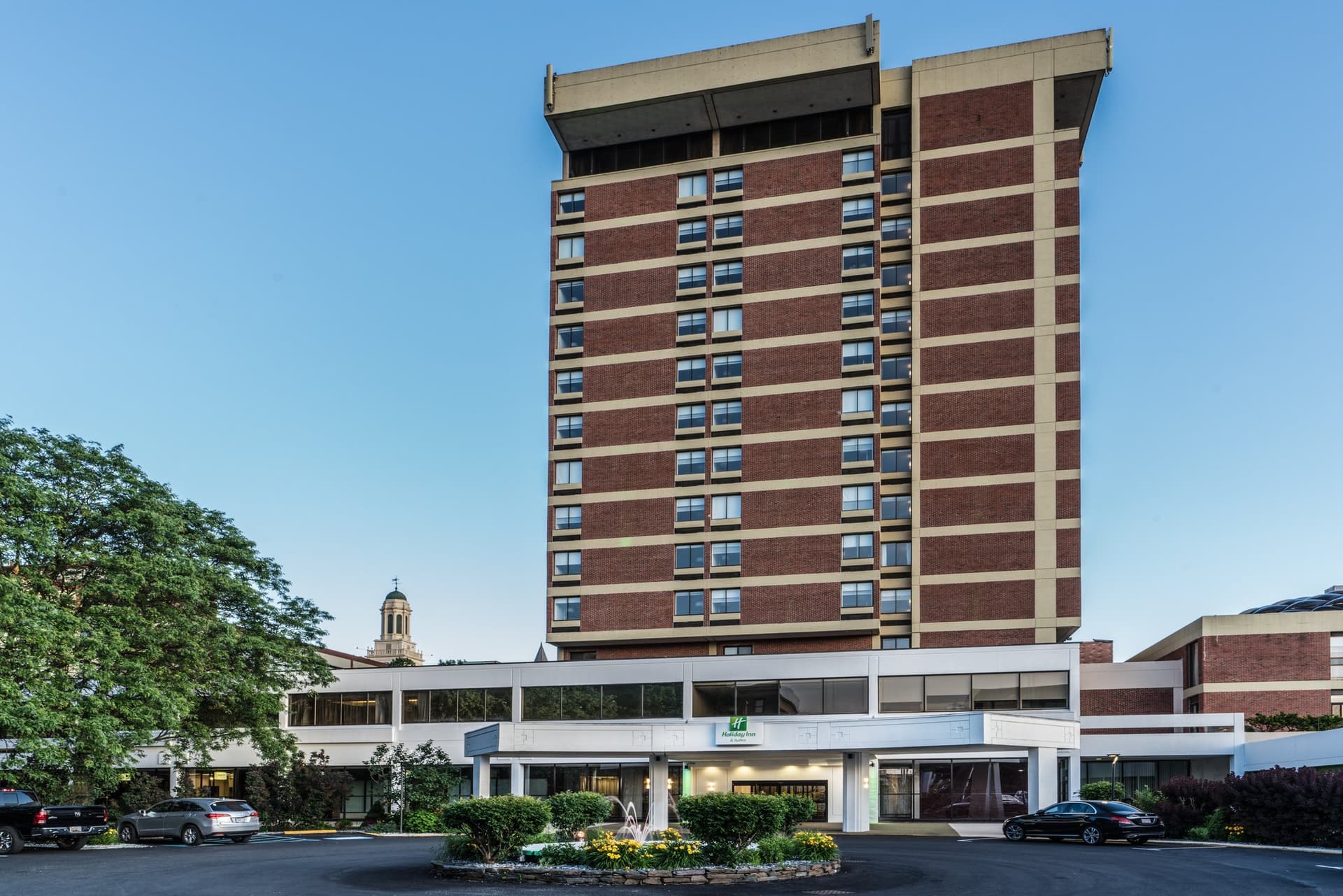 Holiday Inn & Suites Pittsfield-Berkshires в Питтсфилд, MA