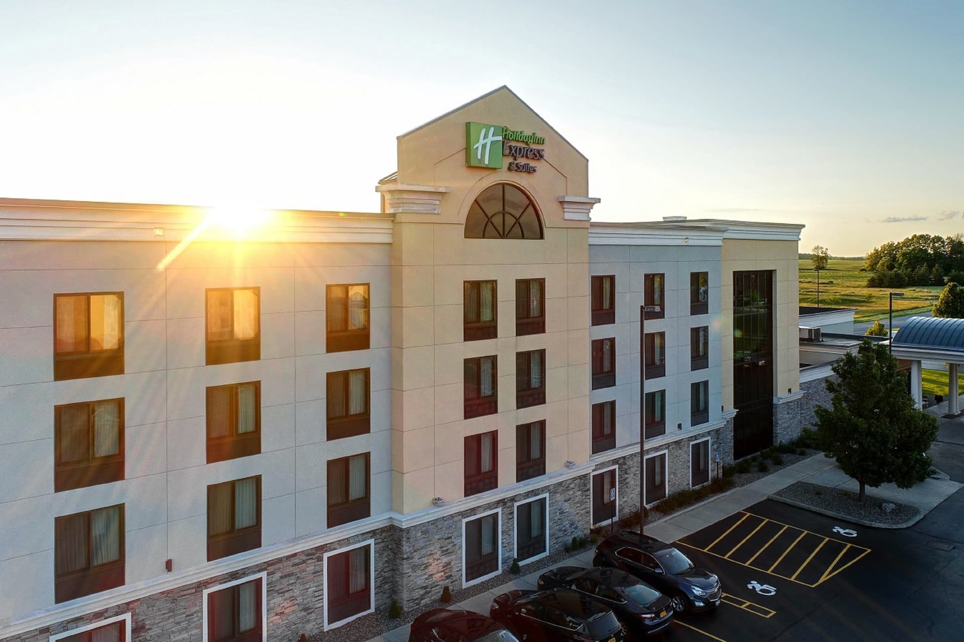 Holiday Inn Express Hotel & Suites Batavia - Darien Lake в Батавия, NY