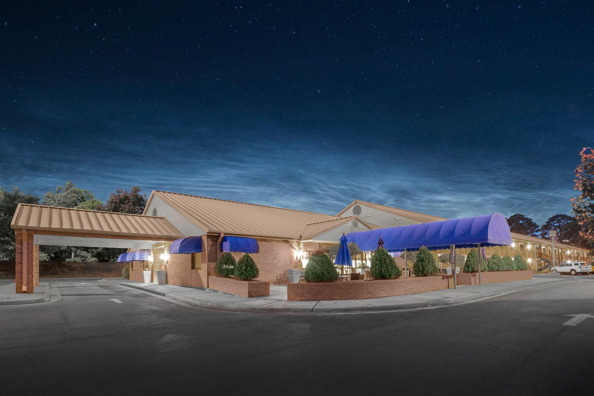 Holiday Inn Express Magnolia House & Cypress Inn в Лисвилл, LA