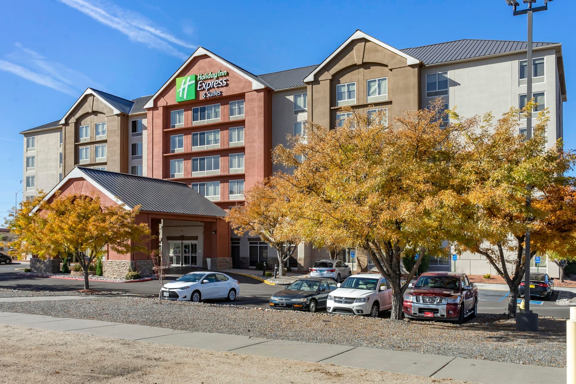 Holiday Inn Express & Suites Albuquerque Midtown ใน อัลบูเคอร์คี, NM