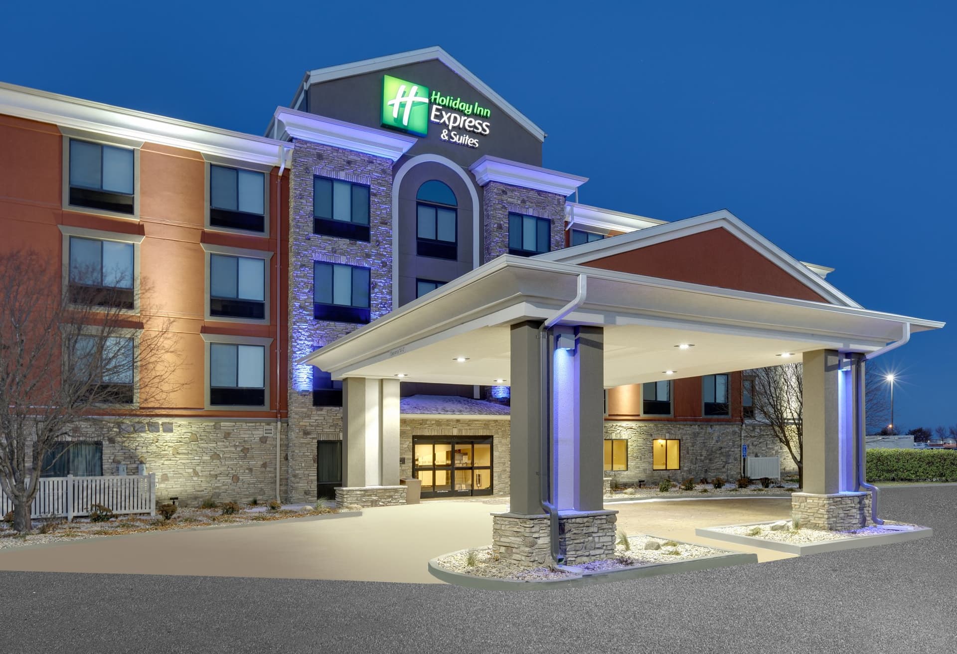 Holiday Inn Express Hotel & Suites Mitchell в Митчелл, SD