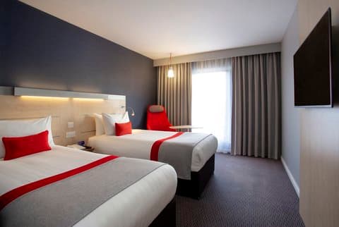 Holiday Inn Express Cheltenham Town Centre в Челтнем, GB1