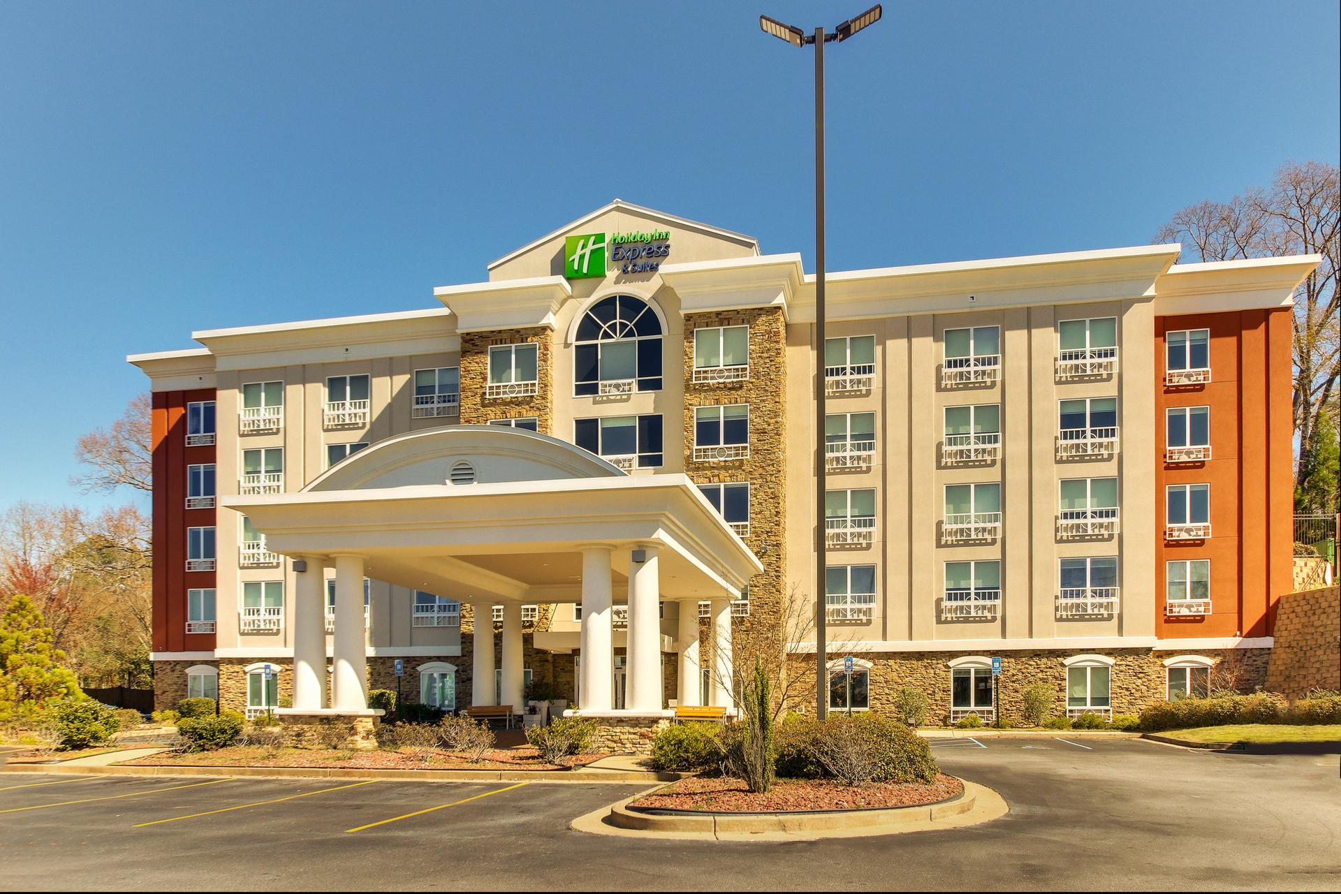 Holiday Inn Express Hotel & Suites Columbus-Ft Benning в Колумб, GA