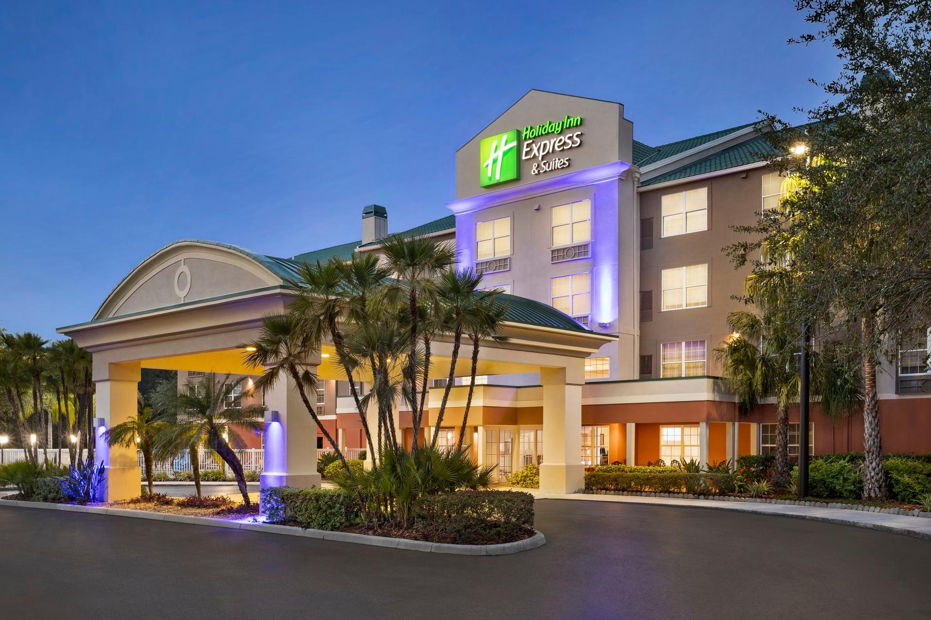 Holiday Inn Express & Suites Sarasota East - I-75 в Сарасота, FL