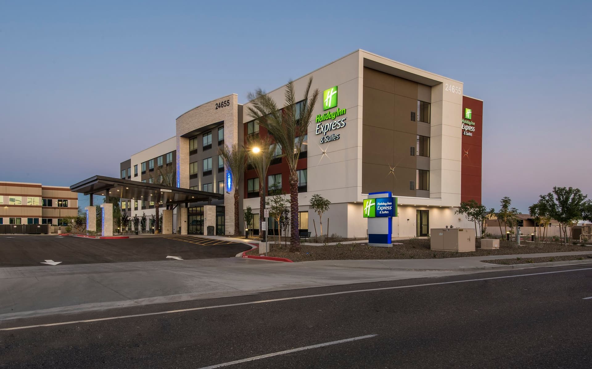 Holiday Inn Express & Suites Phoenix North - Happy Valley в Феникс, AZ