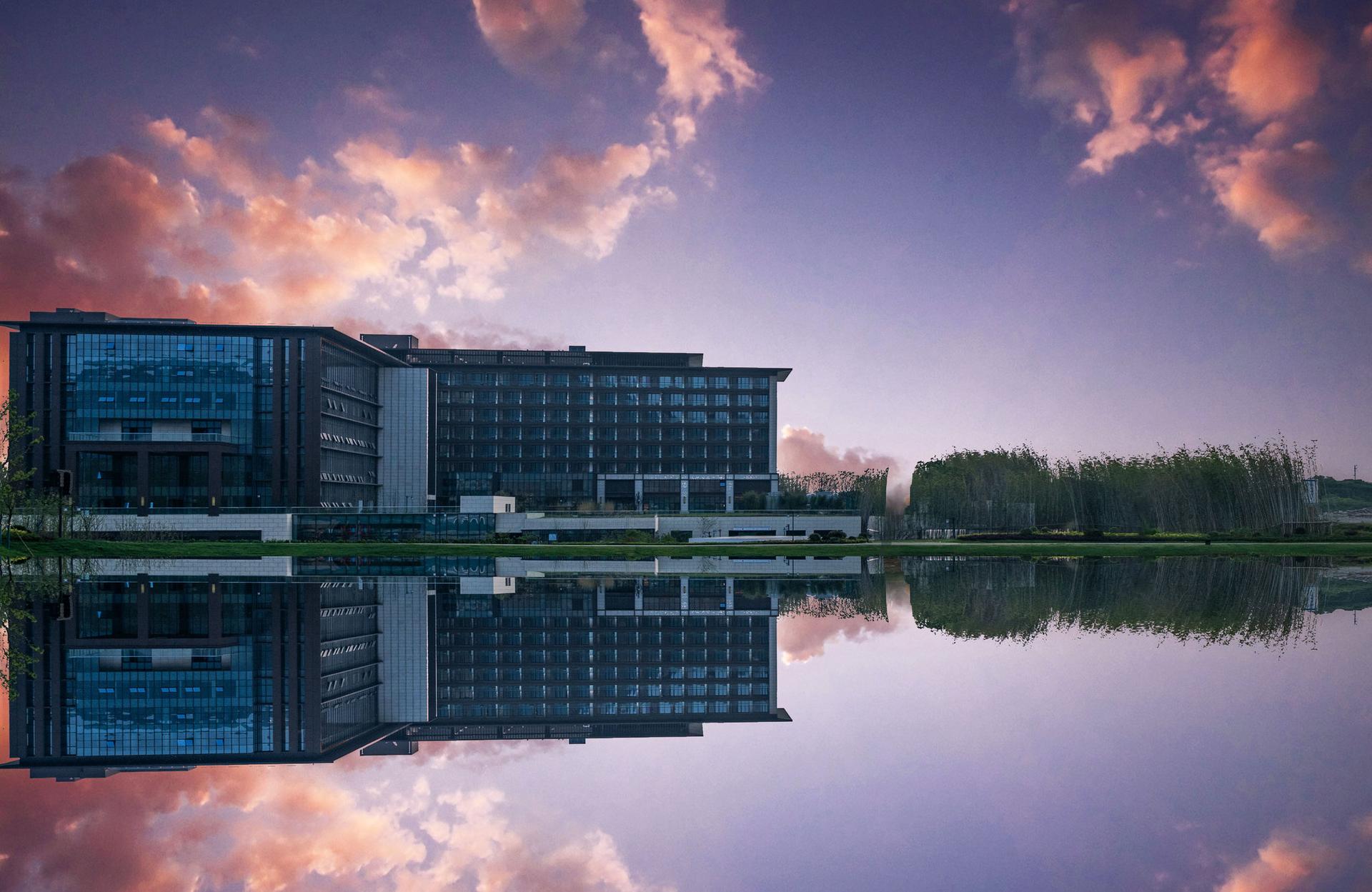Holiday Inn Resort Maoshan Hot-Spring в Чженцзян, CN