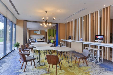 Holiday Inn Express Emei Mountain, Leşan, CN