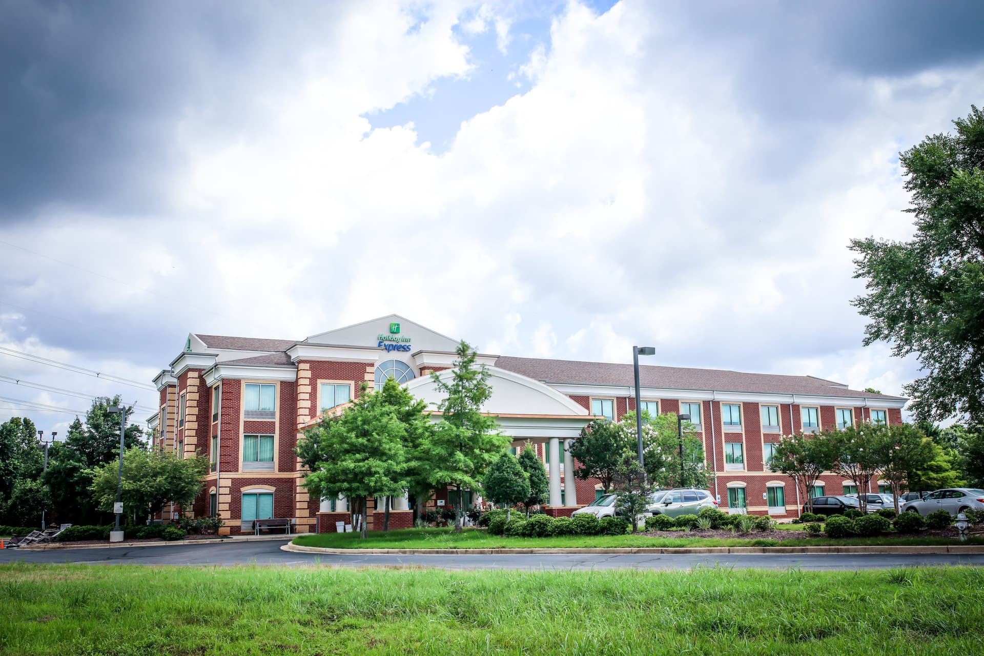 Holiday Inn Express Hotel & Suites Memphis/Germantown ใน เจอร์แมนทาวน์, TN