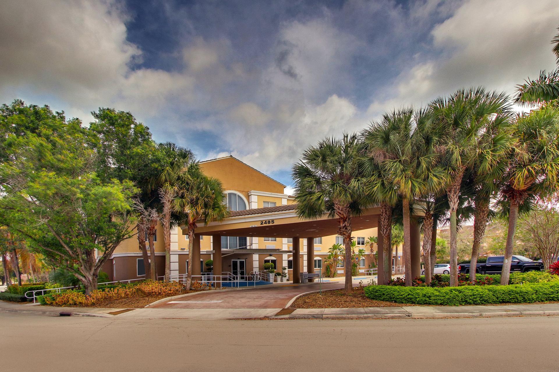 Holiday Inn Express Hotel & Suites West Palam Beach Metrocentre в Уэст-Палм-Бич, FL
