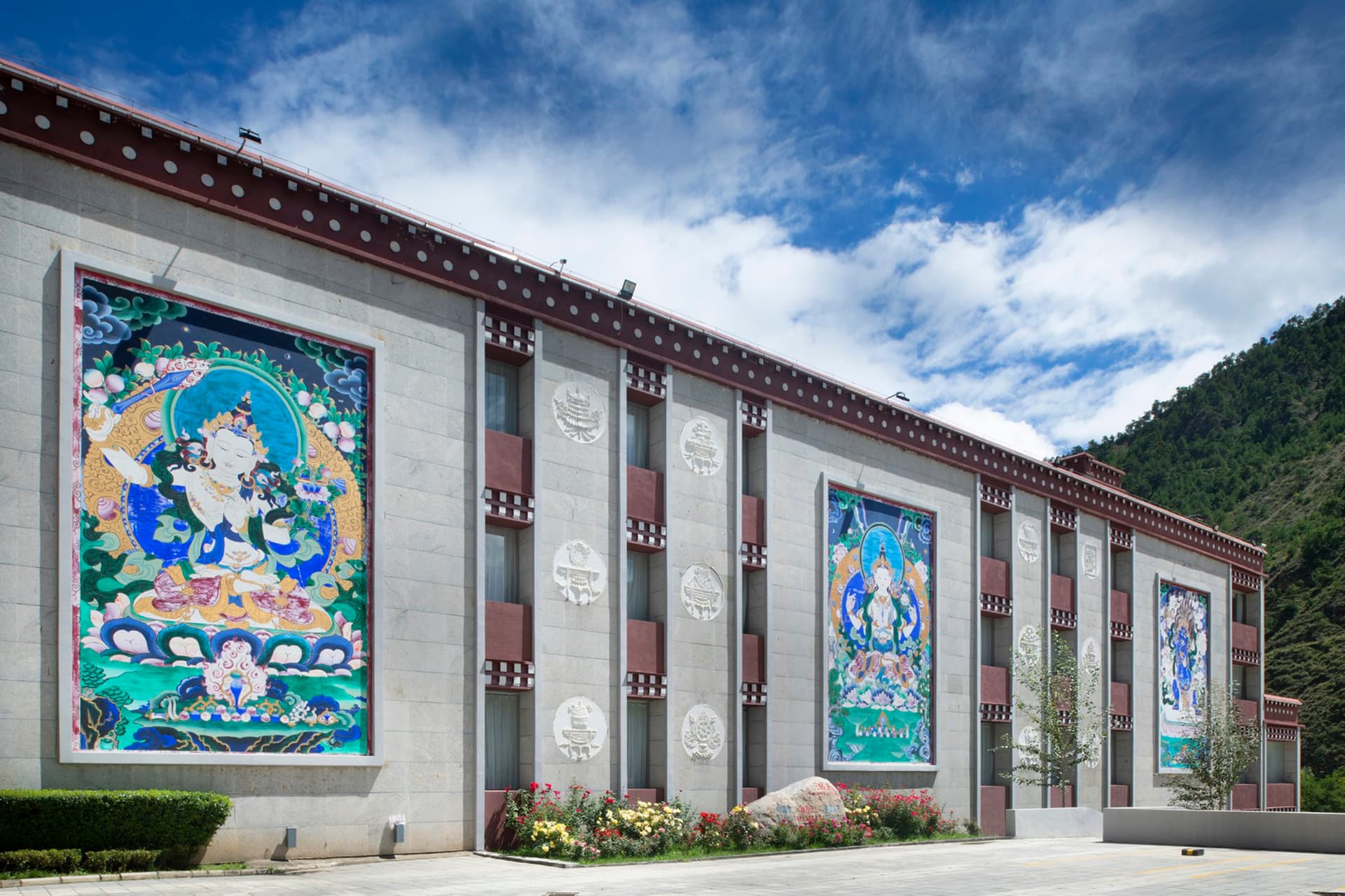 Crowne Plaza Yading в Ганзи, CN